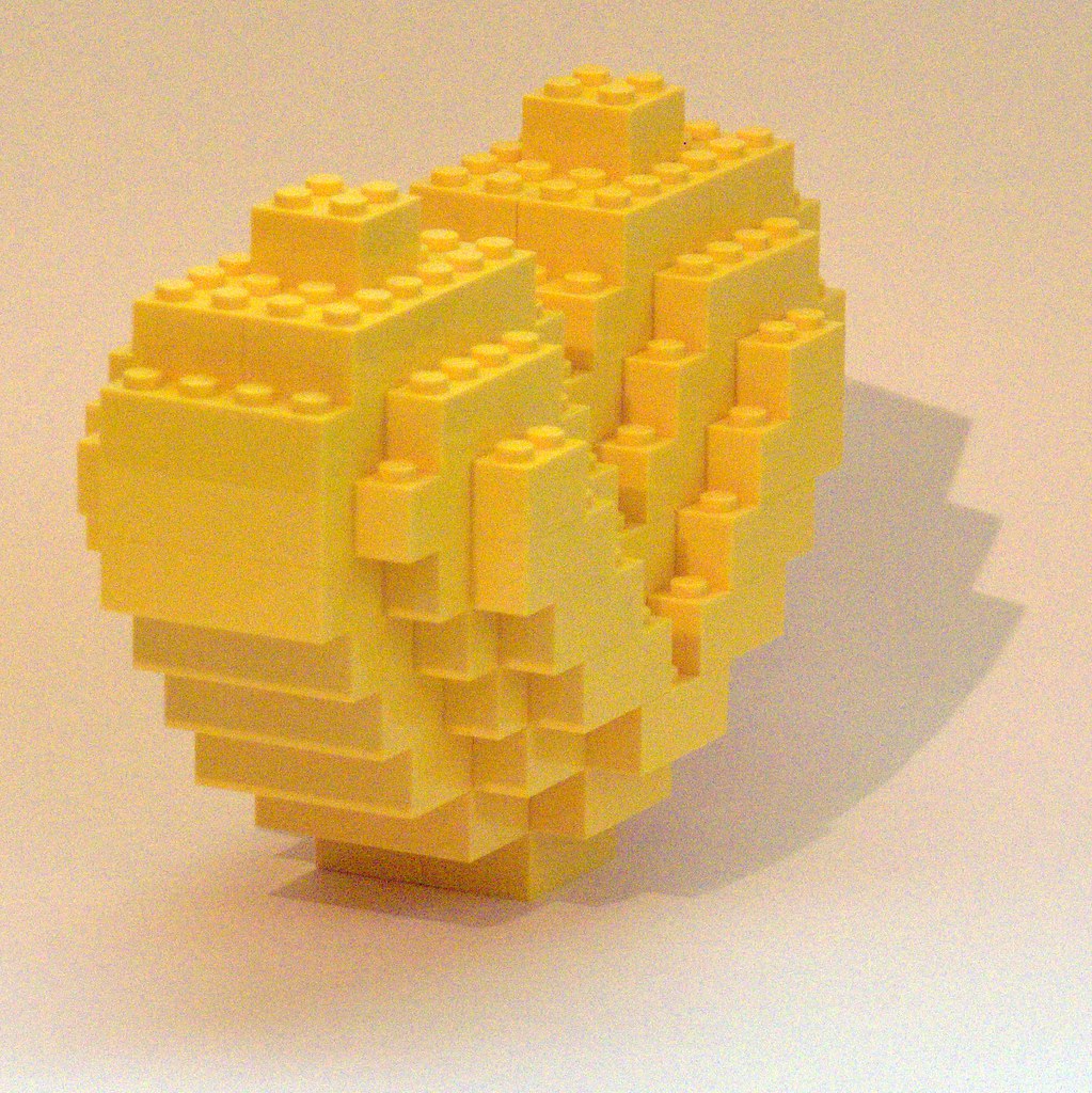 Bel cuore giallo fatto con i lego