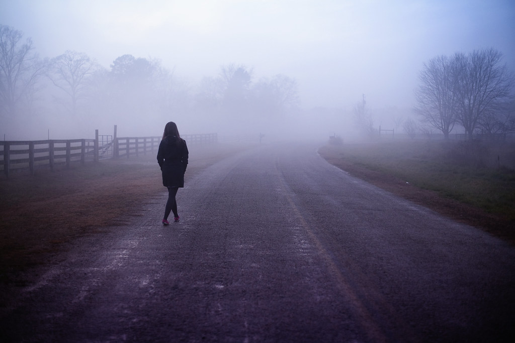 Giornata triste per passeggiare immersi nella nebbia