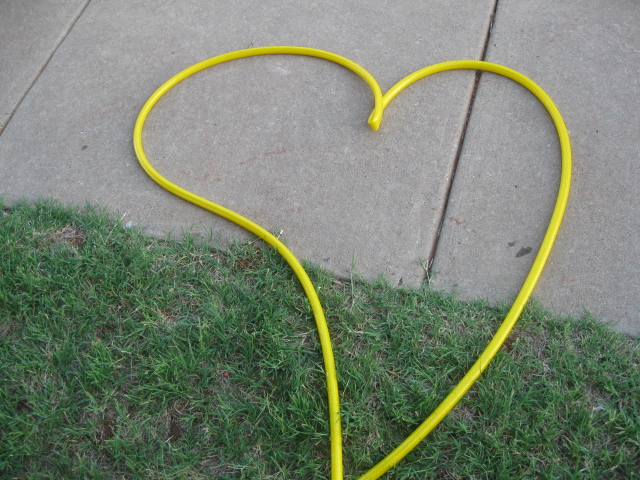 Pompa gialla a forma di cuore
