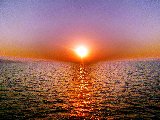 caldo tramonto sul mare