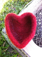 Contenitore infeltrito a forma di cuore