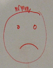 Disegno alla buona di volto triste