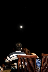 Insieme per guardare romanticamente la luna