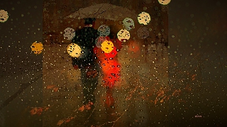 Passeggiata romantica sotto la pioggia tra le lucine
