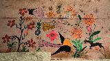 Antico dipinto messicano con uccello e fiori variopinti