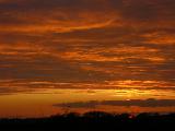 Immagine scuro Arancione scuro che tinge il cielo al tramonto