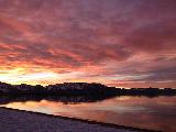 Immagine nuvoloso Arcipelago al tramonto con cielo molto nuvoloso rosaceo