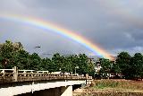 Immagine arcobaleno Arcobaleno che segue ponte