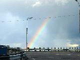 Immagine arcobaleno Arcobaleno che sembra fermato da un traliccio elettrico