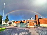 Immagine complesso Arcobaleno che sovrasta complesso cittadino