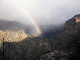 Immagine arcobaleno Arcobaleno come saetta tra le montagne