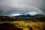 Immagine arcobaleno Arcobaleno con dietro belle montagne