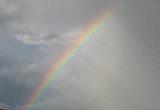 Immagine arcobaleno Arcobaleno in diagonale da basso sinistra a alto destra