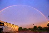 Immagine arcobaleno Arcobaleno sopra capannone