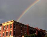 Arcobaleno sopra costruzione di Brooklyn