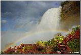 Arcobaleno sotto cascate americane