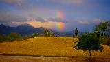Immagine arcobaleno Arcobaleno spezzato da una nuvola in paesaggio molto pittoresco