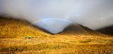 Arcobaleno sulla vallata desertica