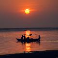 Immagine barca Barca sul mare quando la luce diurna viene meno