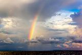 Immagine bellissima Bellissima parte di arcobaleno in un meraviglioso cielo paradisiaco