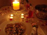 Immagine lume Cenetta romantica a lume di candela con bicchieri di vino