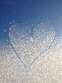 Immagine cuore Cuore disegnato su finestrino gelato