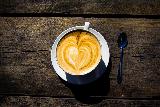 Immagine schiuma Cuore formatosi su schiuma di caffè