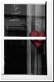 Immagine cuore Cuore rosso dietro la finestra