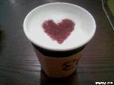 Immagine latte Dolce caffè latte con sopra cuore marrone
