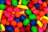 Dolci caramelle alla frutta di tanti colori