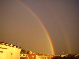 Doppio arcobaleno con cromatismo sul giallo