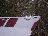 Immagine tetto Neve a forma di cuore su tetto di casa