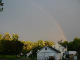 Immagine cielo piatto Piccolo arcobaleno in un cielo piatto