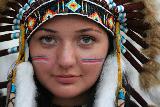 Immagine indiana Primo piano a viso di giovane ragazza mascherata da Indiana