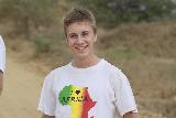 Ragazzo sorridente in Senegal con amore per Africa su maglietta
