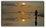Immagine specchio Sabbia che riflette perfettamente il cielo come specchio