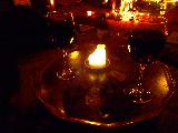 Immagine vino Vassoio con candela e bicchieri di vino per cena galante
